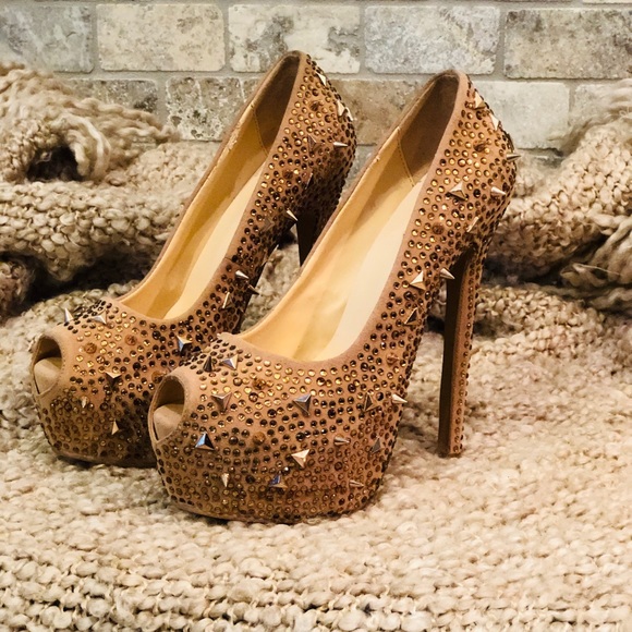 Shoes - NWOT Super Cute Gold Stud Platforms